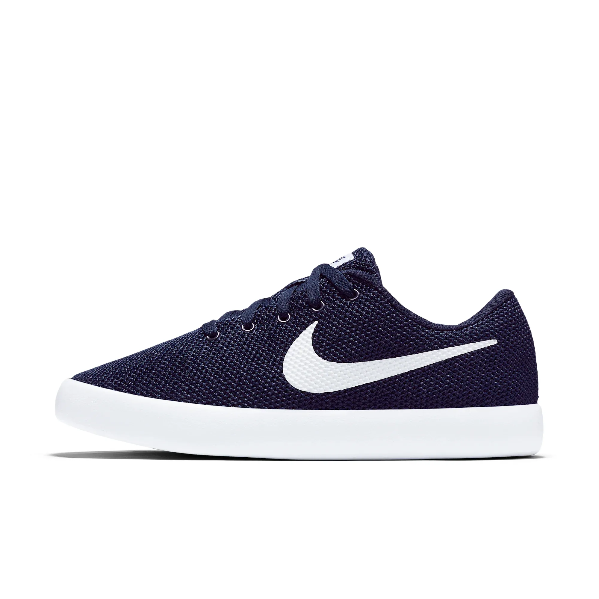 NIKE ESSENTIALIST