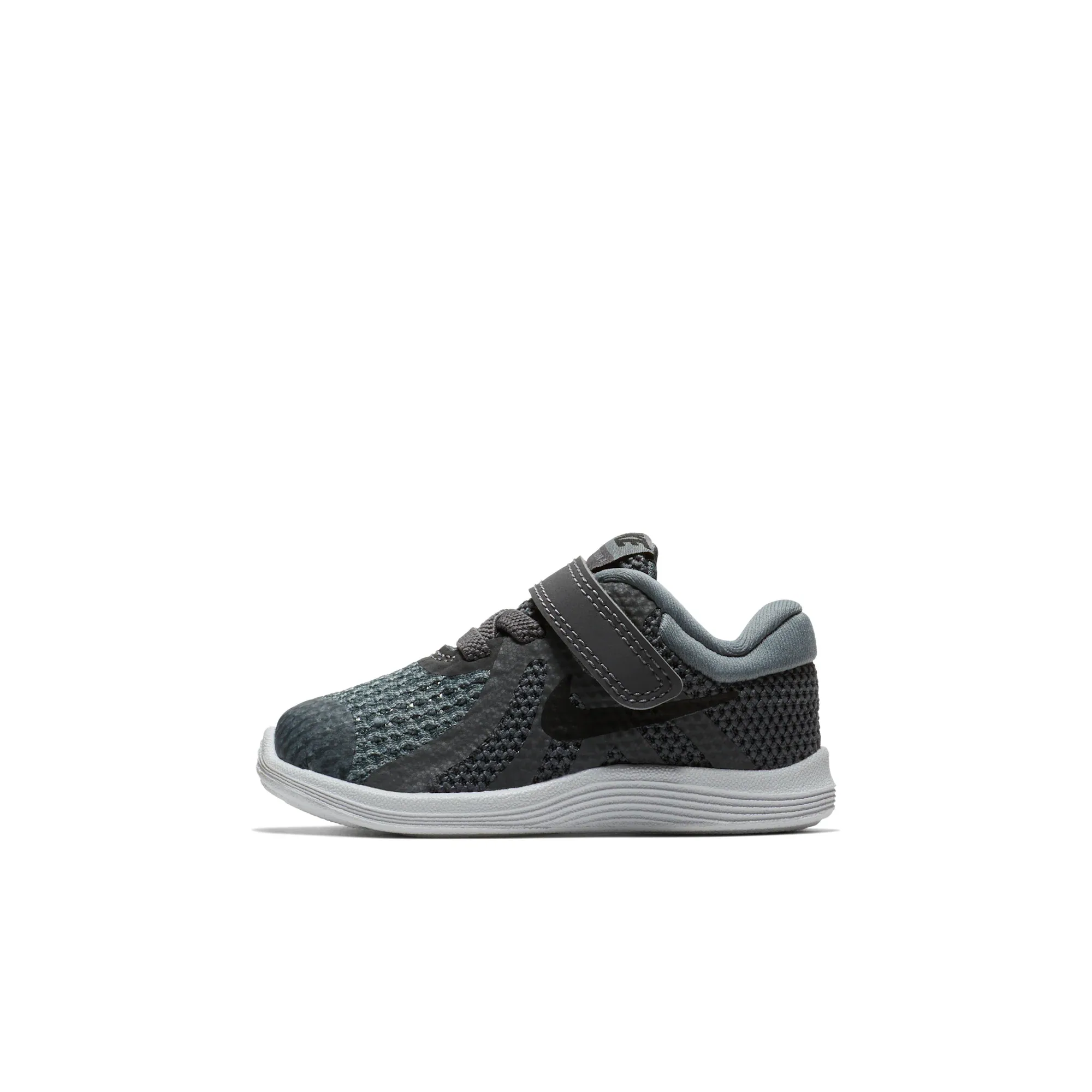 Nike Revolution 4