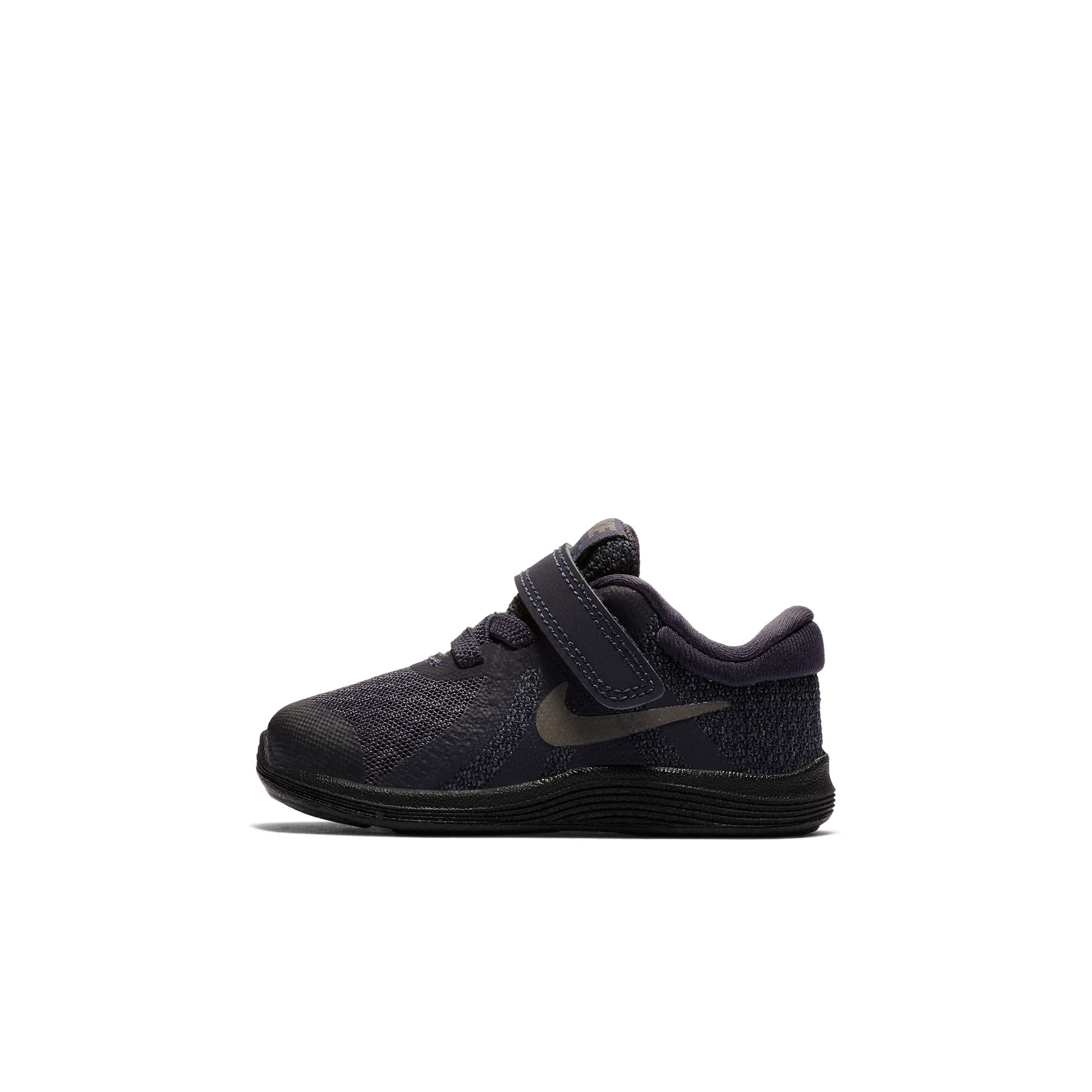 Nike Revolution 4