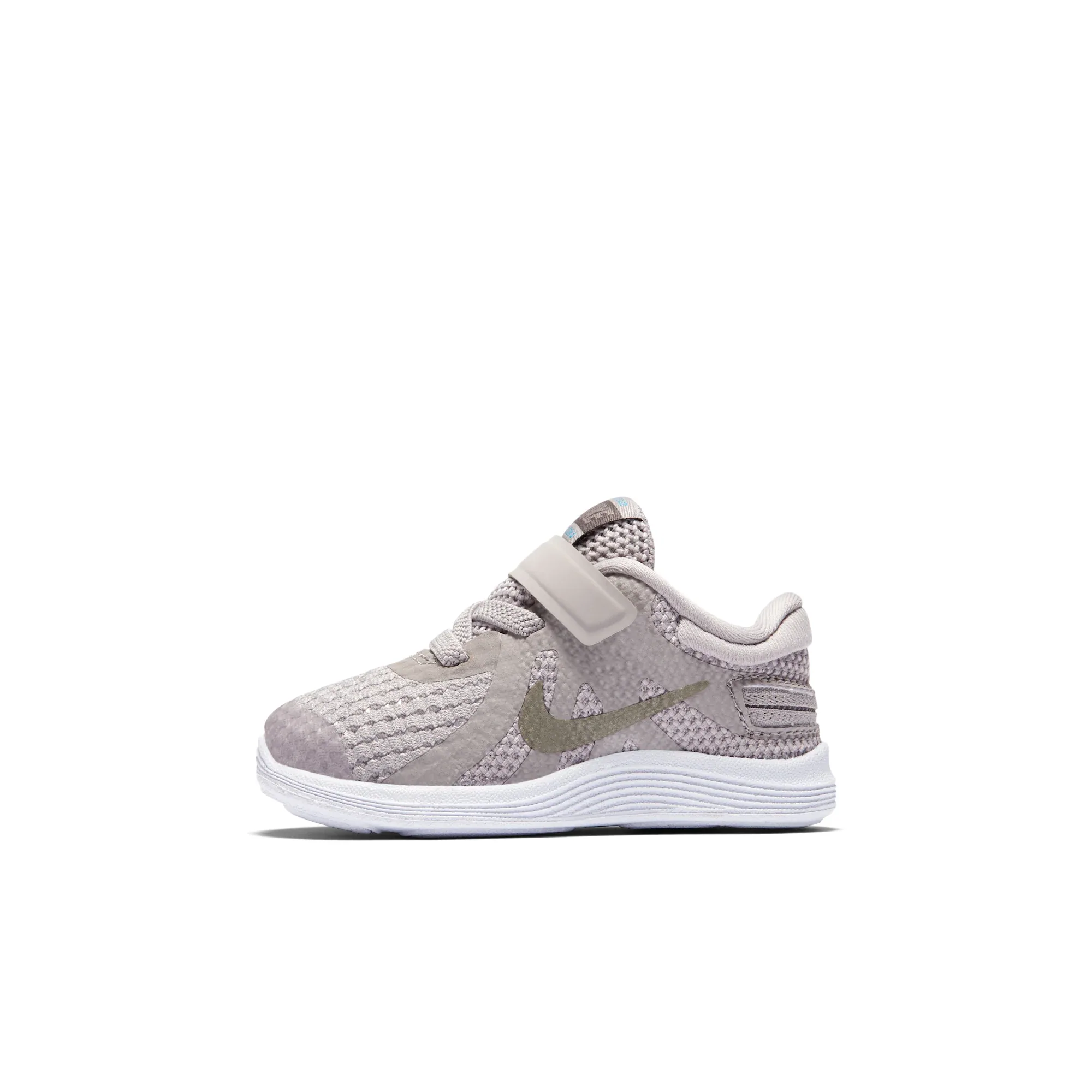 Nike Revolution 4 FlyEase