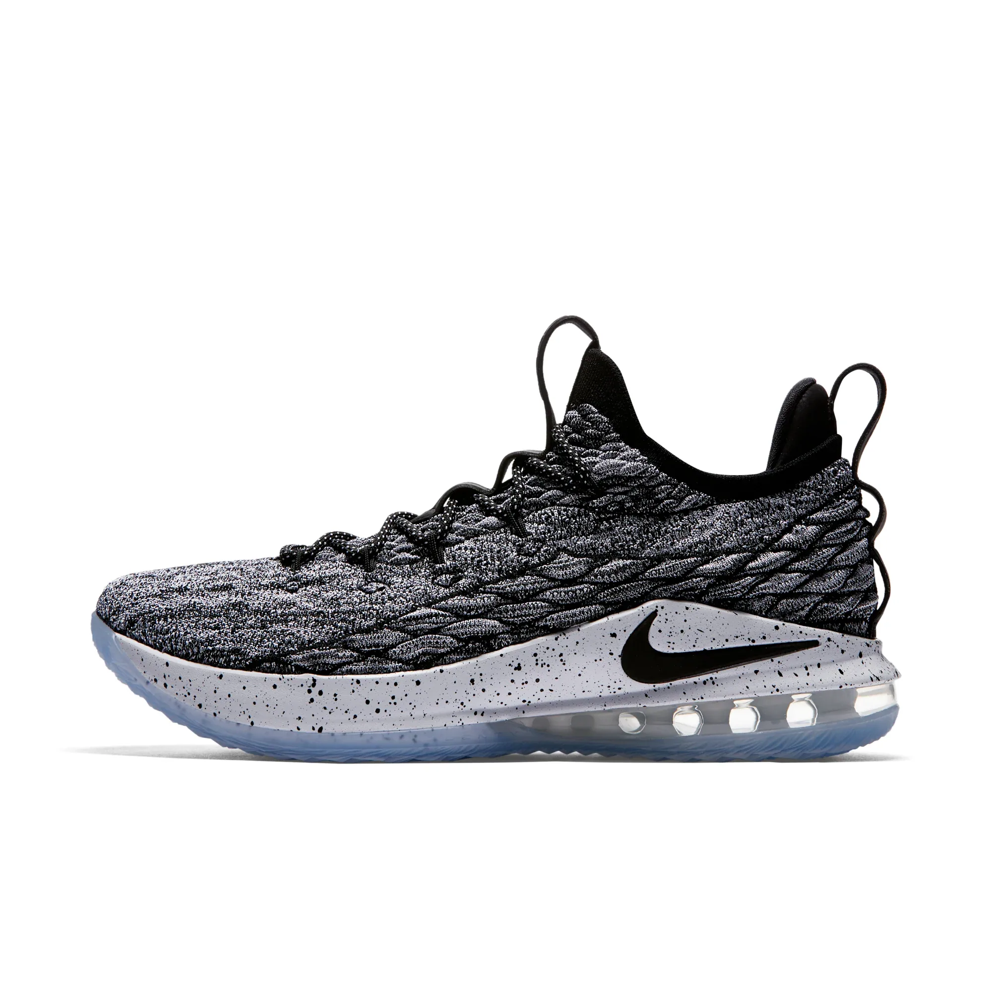 LEBRON XV LOW