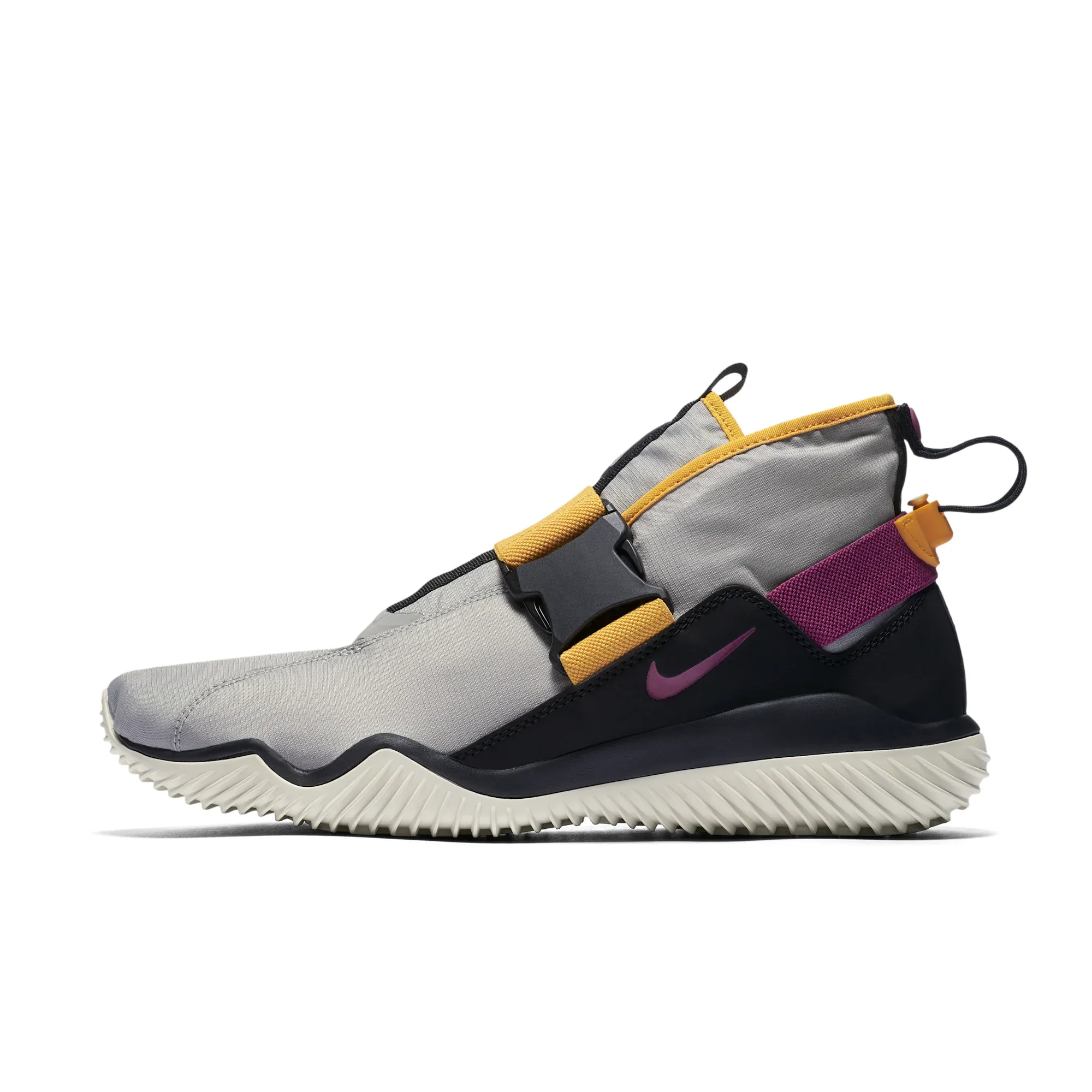 NIKE KOMYUTER ESS