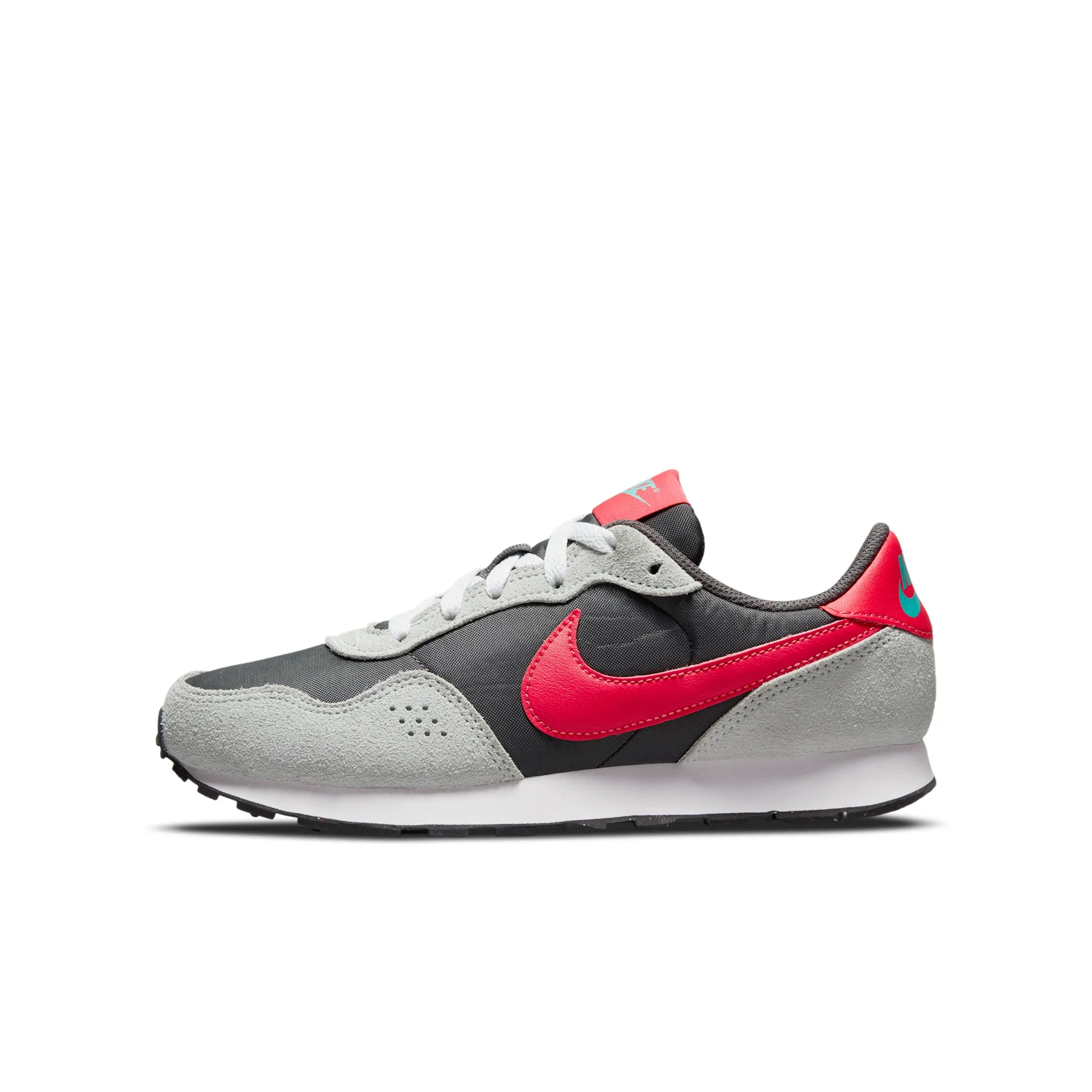 Nike MD Valiant