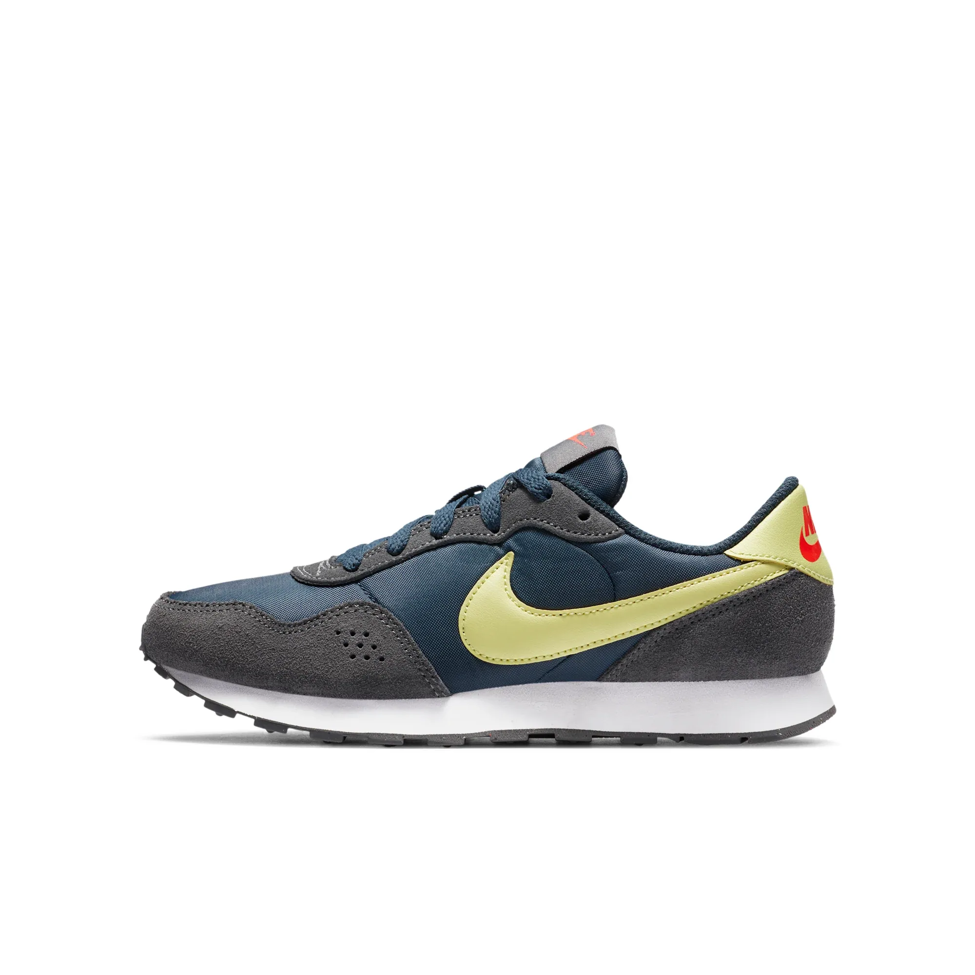 Nike MD Valiant
