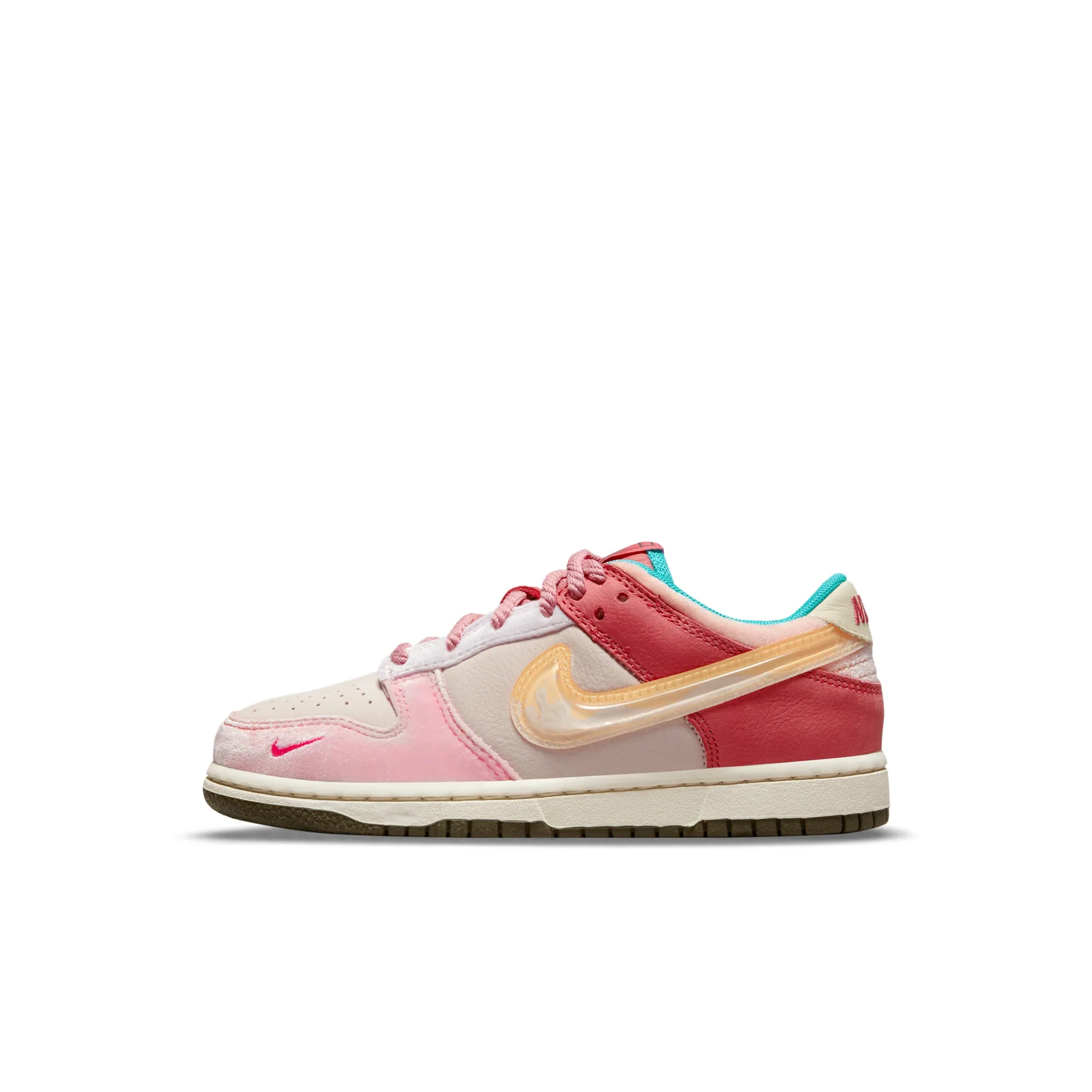 Nike Dunk Low x Social Status