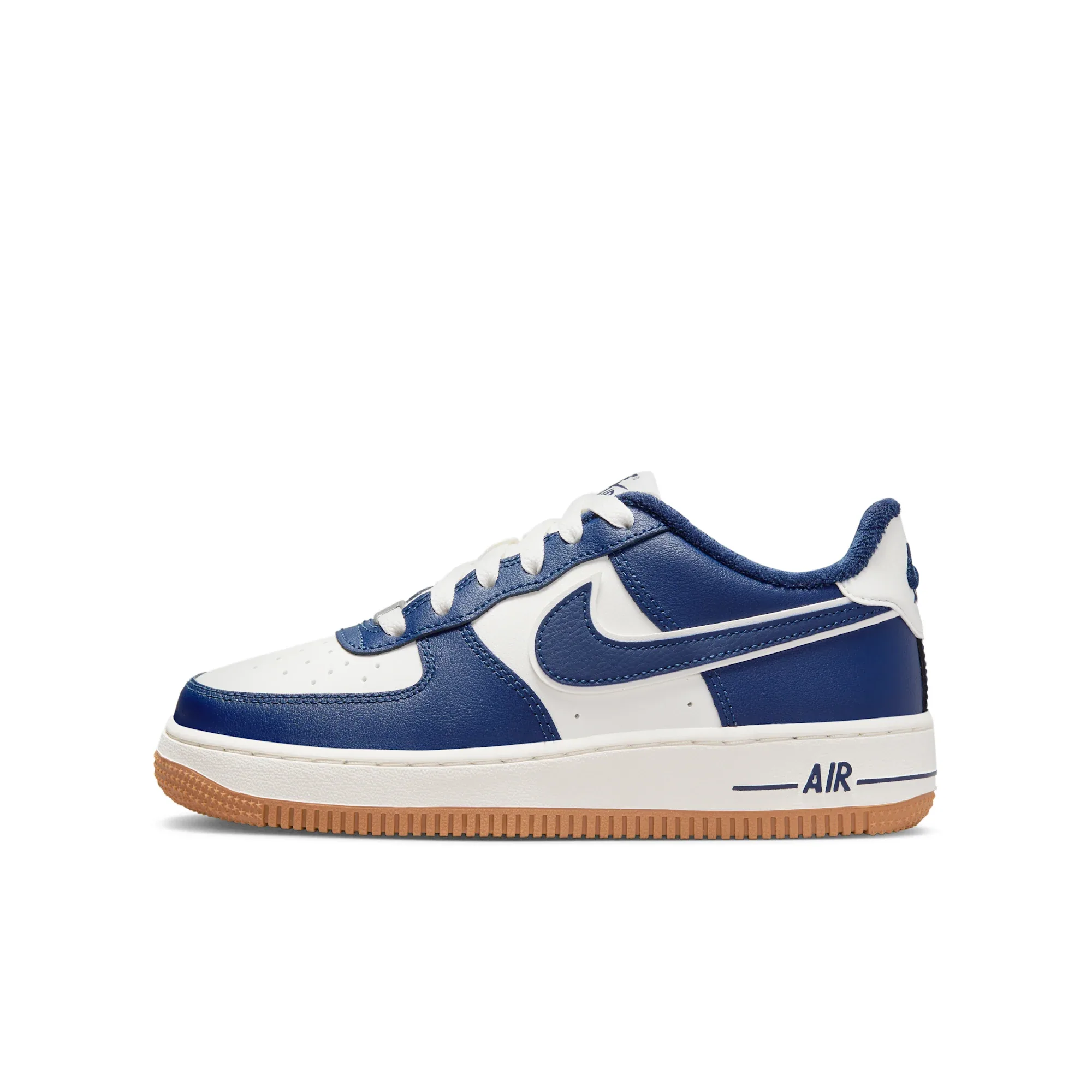 Nike Air Force 1 LV8 3