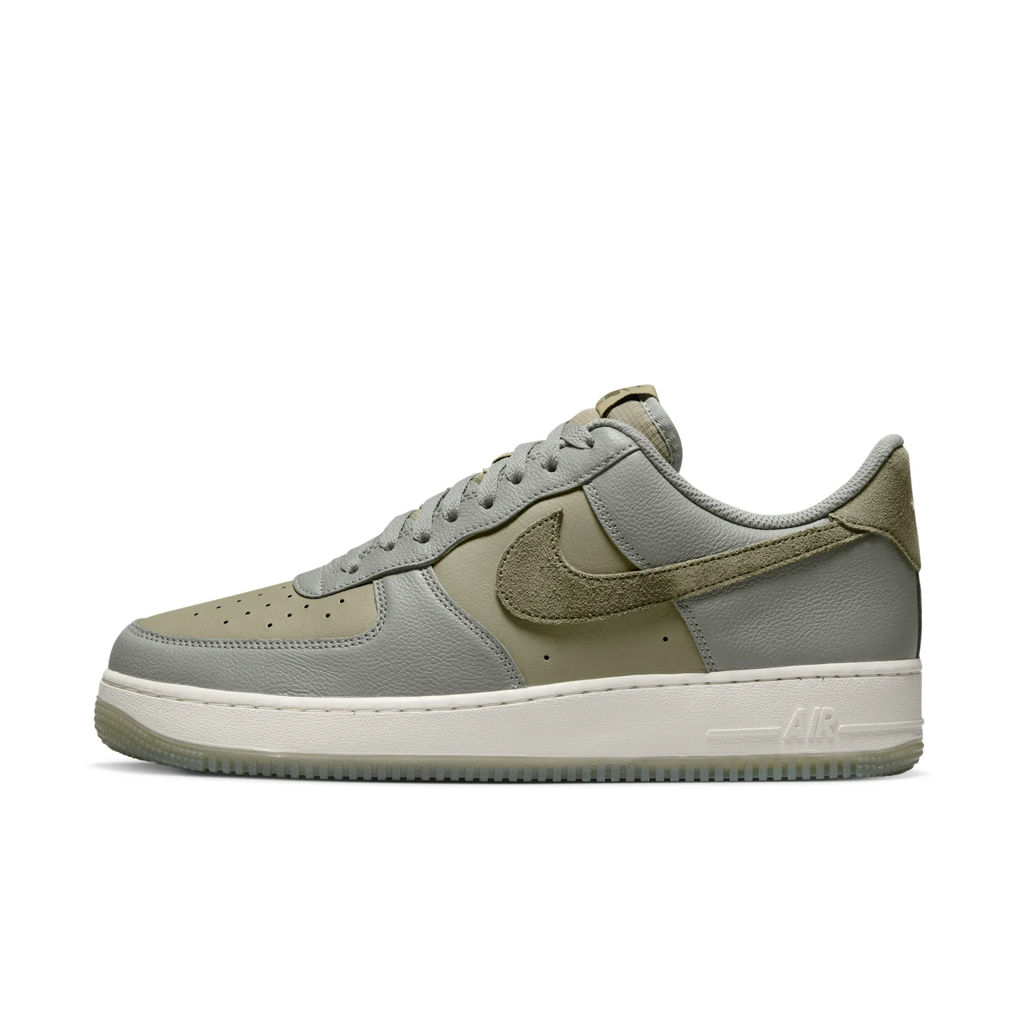 Nike Air Force 1 '07 LV8
